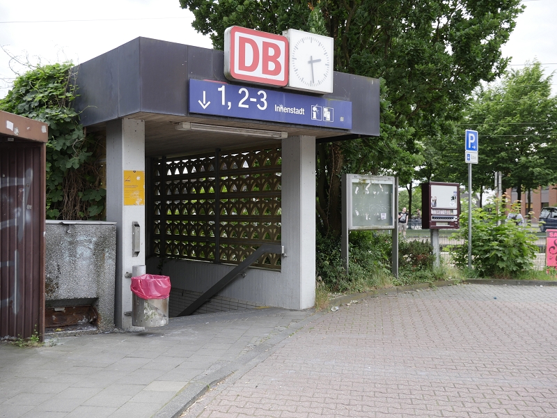 Der Eingang zum Bahnhof an der Laggenbecker Straße